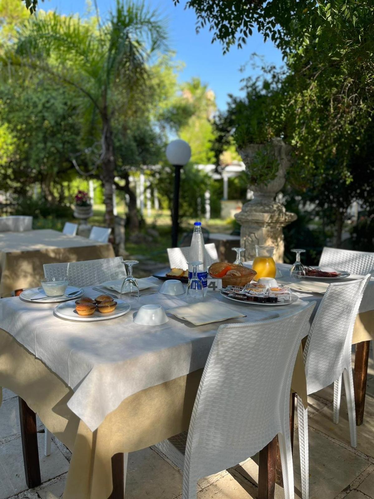 Agriturismo Tenuta La Monaca Aradeo Kültér fotó